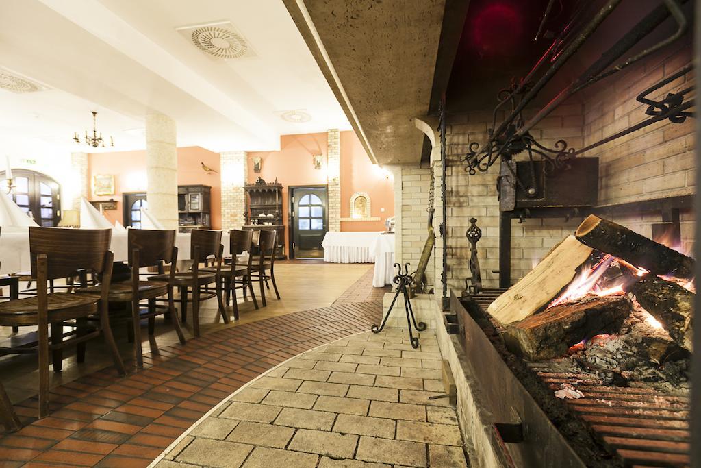 Fort Hotel Warsaw Ngoại thất bức ảnh
