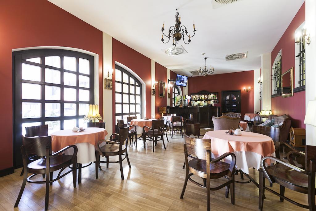 Fort Hotel Warsaw Ngoại thất bức ảnh
